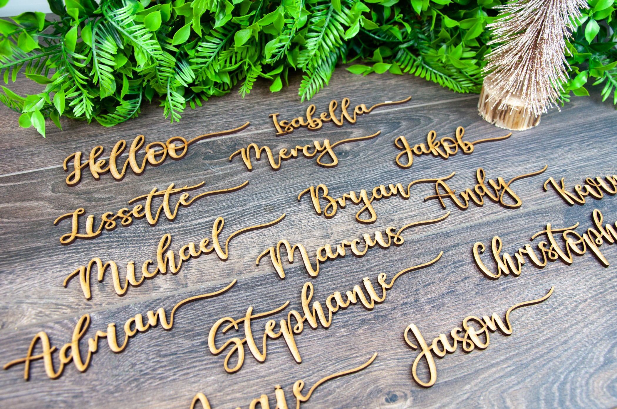 PLACE SETTINGS NOMS POUR MARIAGE NOMS COUPÉS AU LASER EN BOIS